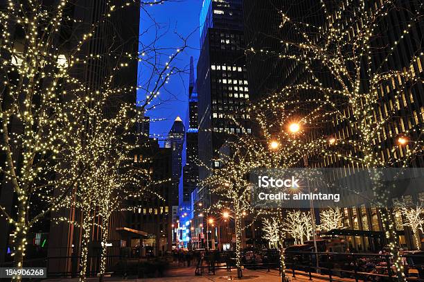 Iluminação De Natal De Manhattan De Nova York City - Fotografias de stock e mais imagens de Cidade de Nova Iorque - Cidade de Nova Iorque, Natal, Luzes de Natal
