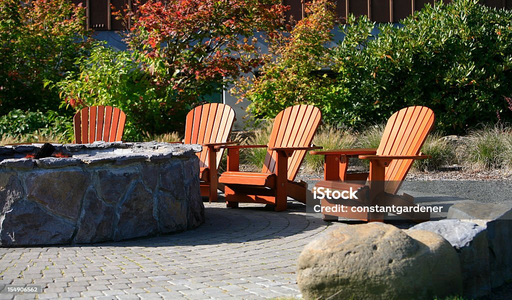 Monts Adirondacks autour du feu - Photo de Foyer extérieur libre de droits