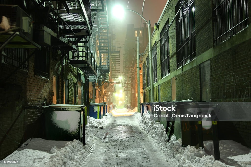 Clubs Alleyway en hiver - Photo de Bidonville libre de droits