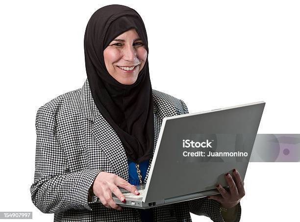 Islamic Biznes Kobieta Z Głowy Szalik Trzymając Laptop - zdjęcia stockowe i więcej obrazów 40-49 lat