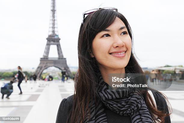 Traveller En Parísxl Foto de stock y más banco de imágenes de París - París, Etnia coreana, Japonés - Oriental