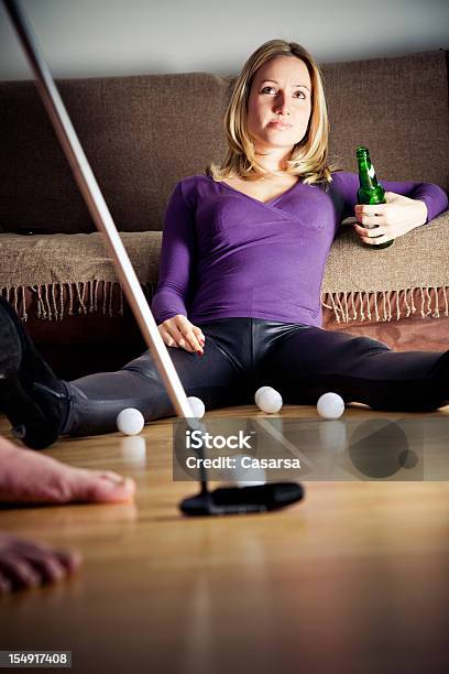 Einlochen Stockfoto und mehr Bilder von Golf - Golf, Party, Humor