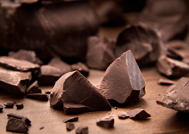 cioccolato scuro - cioccolato fondente foto e immagini stock