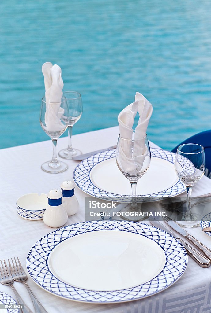 Dîner au bord de la piscine - Photo de Bleu libre de droits