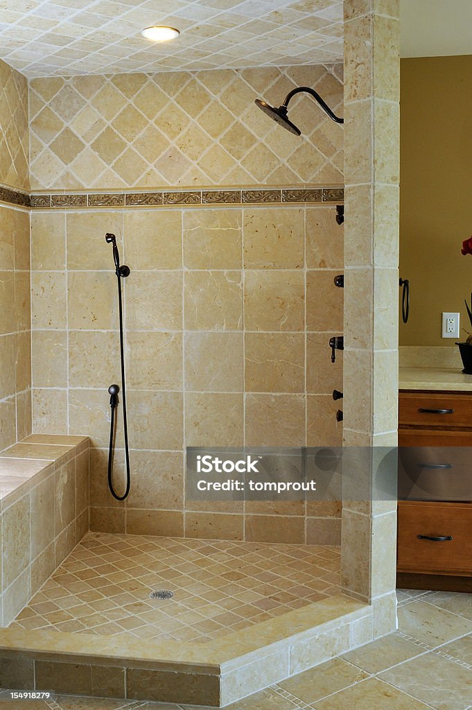 Suite Master-Bagno e doccia - Foto stock royalty-free di Ambientazione interna
