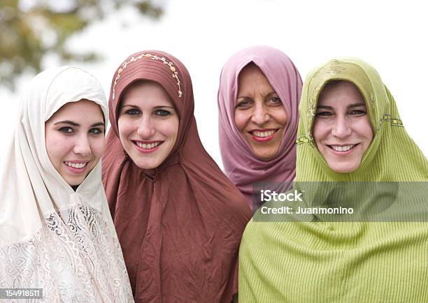 Musulmana Mujeres Foto de stock y más banco de imágenes de Arabesco - Estilo - Arabesco - Estilo, Arabia, Etnias de Asia Occidental