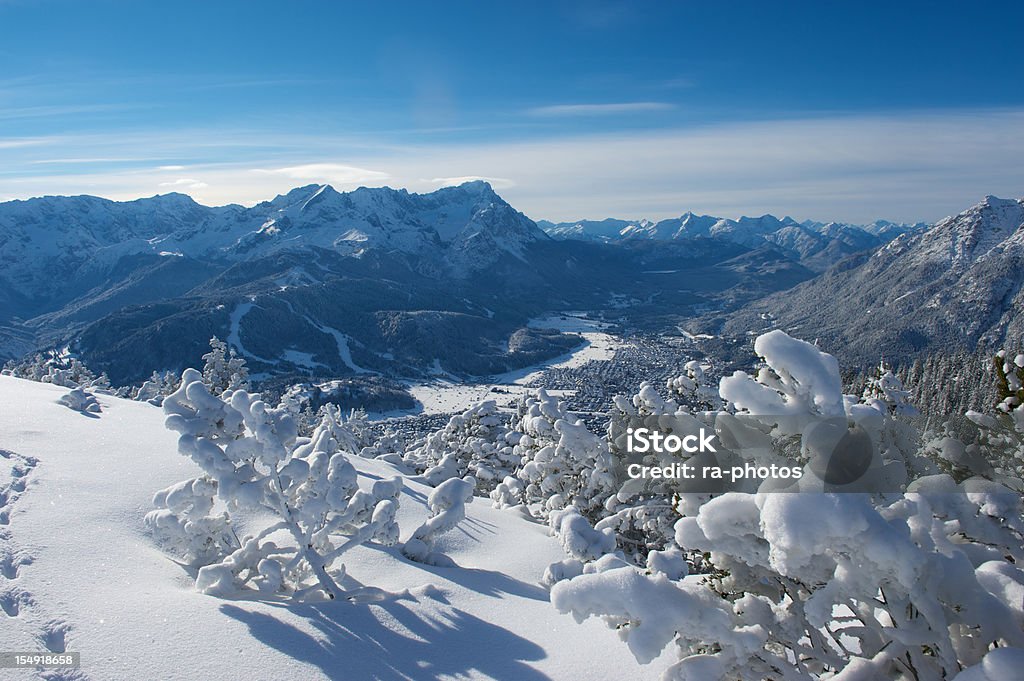 Montanha Zugspitze nos Alpes - Royalty-free Inverno Foto de stock