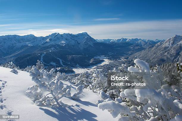 Montanha Zugspitze Nos Alpes - Fotografias de stock e mais imagens de Inverno - Inverno, Montanha Zugspitze, Garmisch-partenkirchen