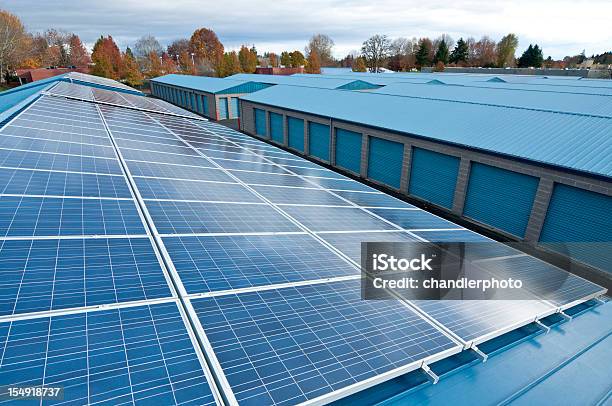 Painéis De Energia Solar - Fotografias de stock e mais imagens de Painel Solar - Painel Solar, Negócios, Armazém