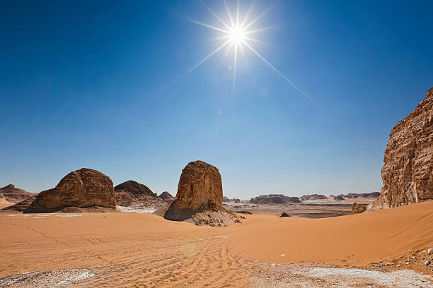 desierto blanco sol - white desert fotografías e imágenes de stock