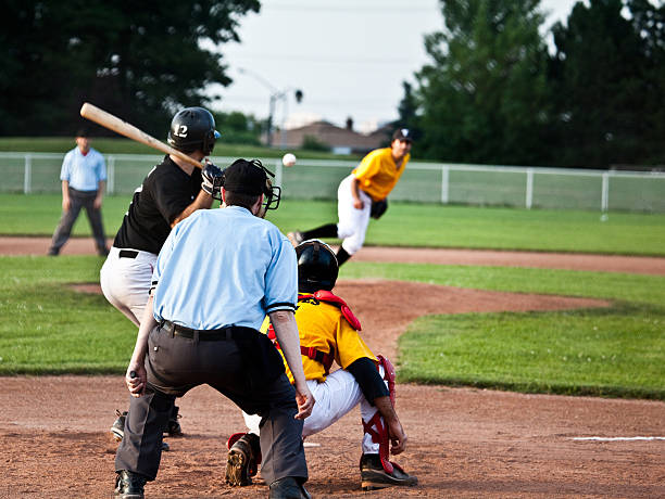 istock Live in game baseball action 154919505