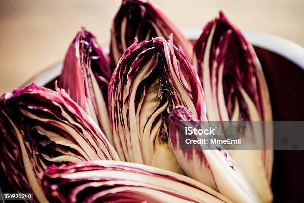 Endives Rojo Foto de stock y más banco de imágenes de Achicoria roja - Achicoria roja, Achicoria común, Rojo