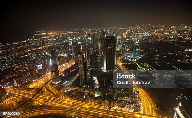 Skyline Del Quartiere Finanziario Di Dubai - Fotografie stock e altre immagini di Dubai - Dubai, Notte, Albergo