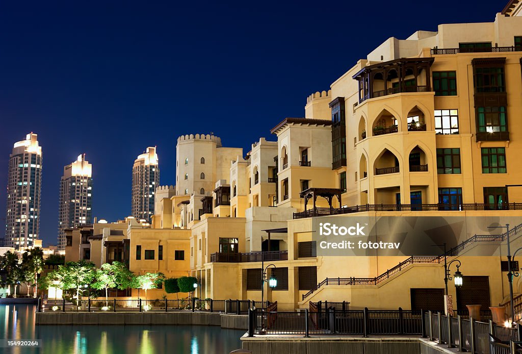 Développement immobilier de Dubaï, de nuit - Photo de Dubaï Mall libre de droits