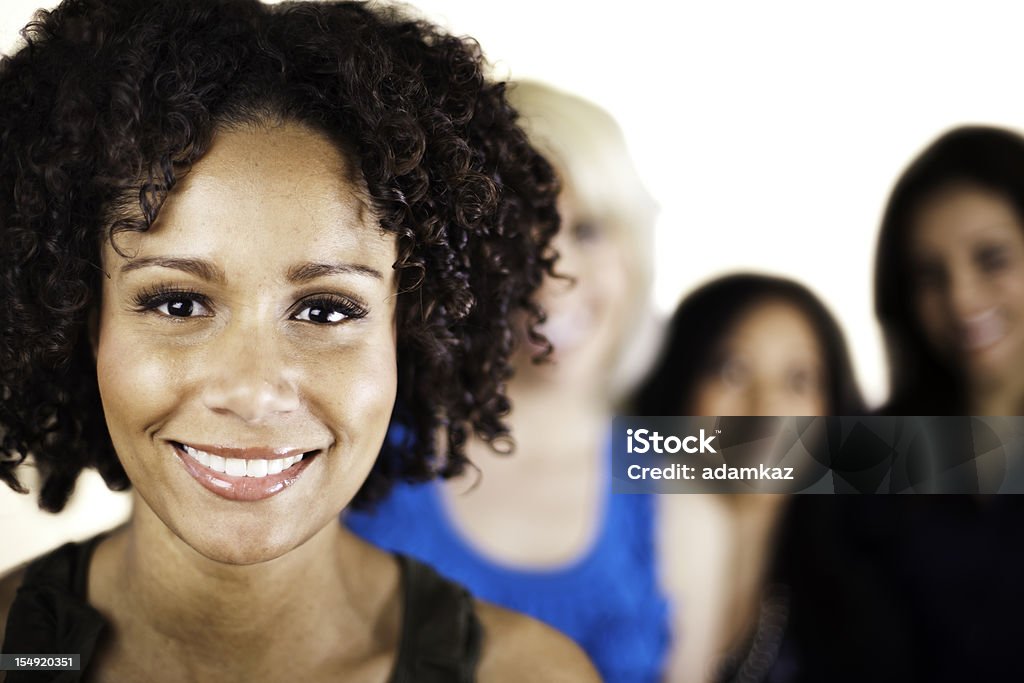 Gruppo eterogeneo di ragazze amici - Foto stock royalty-free di Adulto