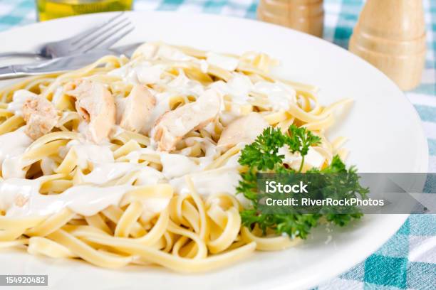 Hühnchenfettuccine Alfredo Stockfoto und mehr Bilder von Fettuccine Alfredo - Fettuccine Alfredo, Huhn - Geflügelfleisch, Nudeln