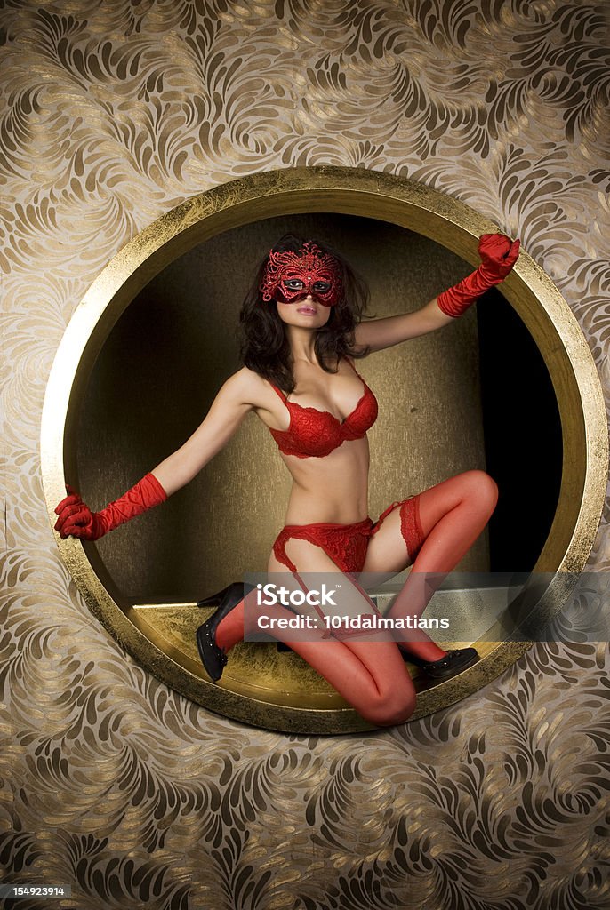 La signora in rosso - Foto stock royalty-free di Donna seducente
