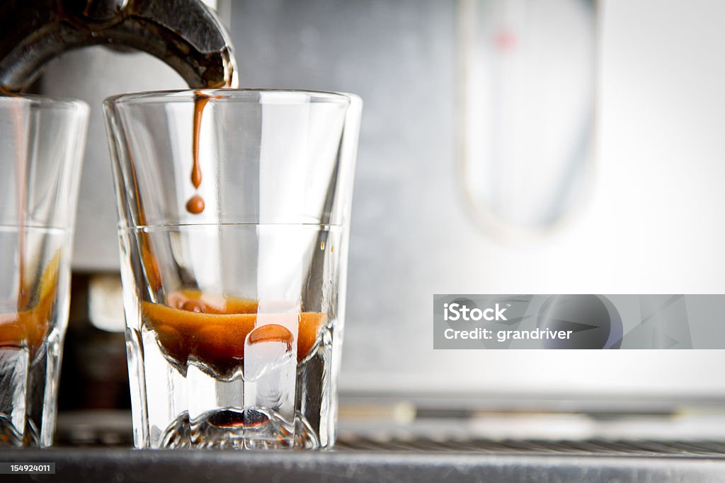 O Espresso em um café - Foto de stock de Copo de Bebida Alcoólica royalty-free