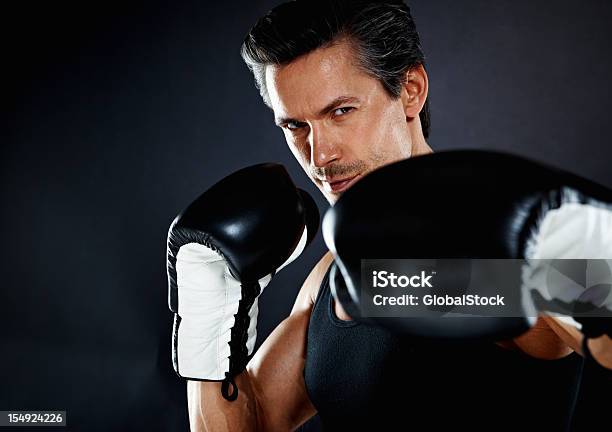 Boxer 던지기 레프트훅 40-49세에 대한 스톡 사진 및 기타 이미지 - 40-49세, 개성-개념, 건강한 생활방식
