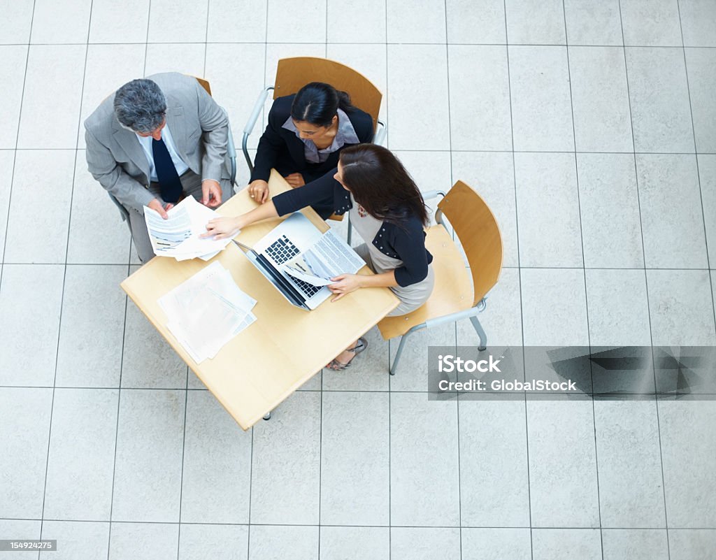 Equipe de negócios em uma reunião - Foto de stock de 20 Anos royalty-free