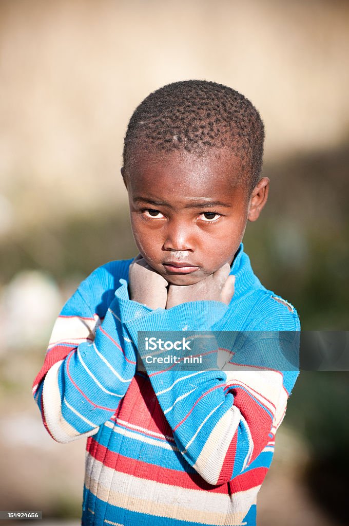 Pobres African boy - Foto de stock de Afrodescendiente libre de derechos