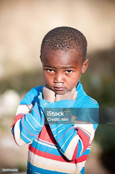 빈민층 중유럽식 남자아이 아이에 대한 스톡 사진 및 기타 이미지 - 아이, 아프리카 민족, 애씀