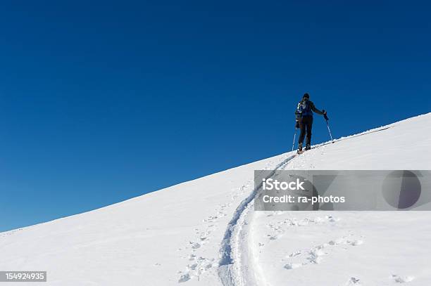 Sci Fuori Pista - Fotografie stock e altre immagini di Alpi - Alpi, Ambientazione esterna, Composizione orizzontale