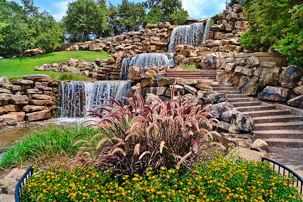 la cascata wichita falls - fountain in garden foto e immagini stock