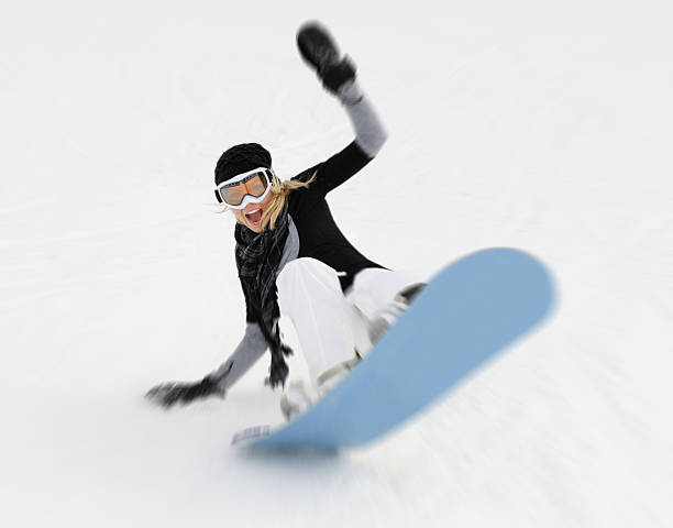 weiblichen snowboarder spaß (xxxl - snowboard extreme sports speed motion stock-fotos und bilder