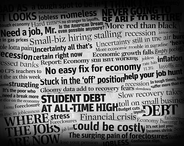 bad gospodarczego kolaż mediach 2011 r. - home finances recession newspaper finance zdjęcia i obrazy z banku zdjęć