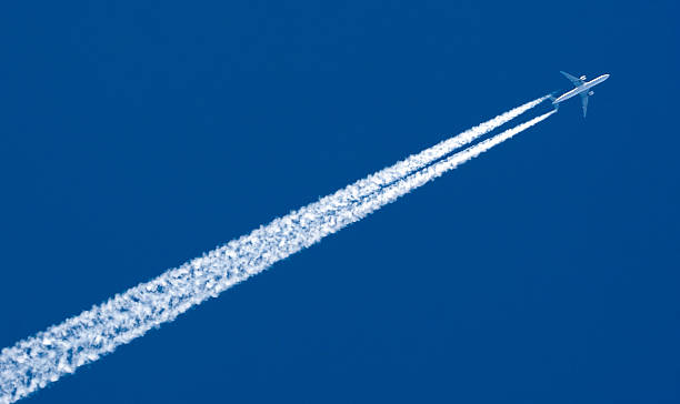 The contrail of a high speed airplane Airplane Leaving Contrail vapor trail photos stock pictures, royalty-free photos & images