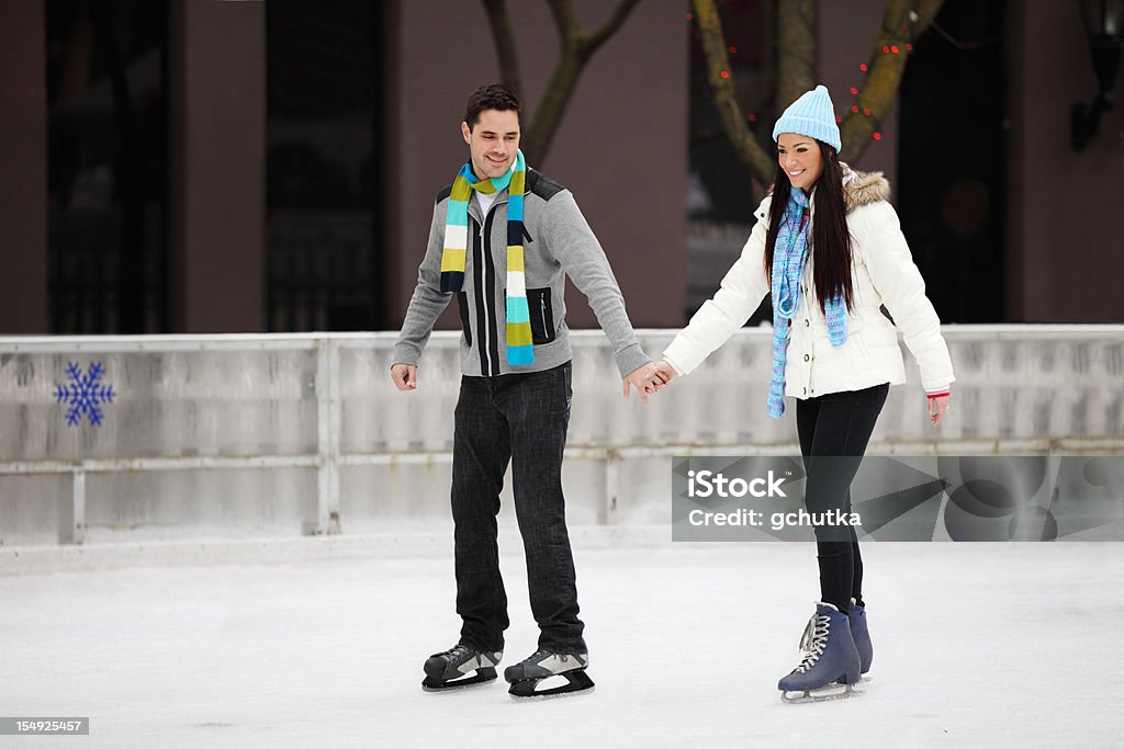 Couple de patinage sur glace - Photo de Tous types de couple libre de droits