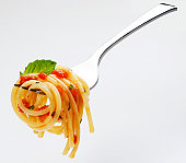 Spaghetti tomato sauce and basil