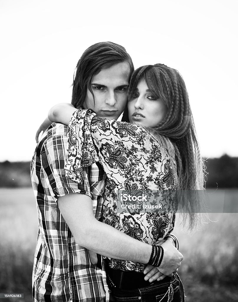 Amorevole coppia adolescenti - Foto stock royalty-free di Bianco e nero