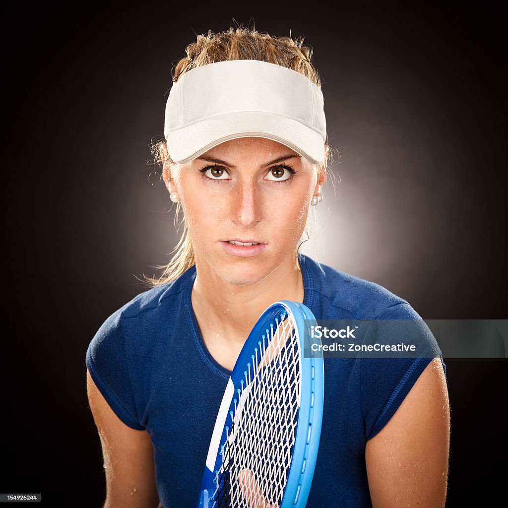 젊은 아름다운 테니스 선수 - 로열티 프리 T 셔츠 스톡 사진