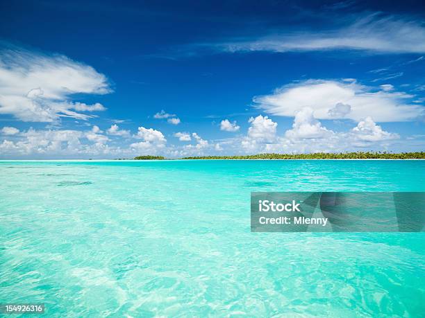 Laguna Blu Fakarava Arcipelago Di Tuamotu Polinesia Francese - Fotografie stock e altre immagini di Acqua