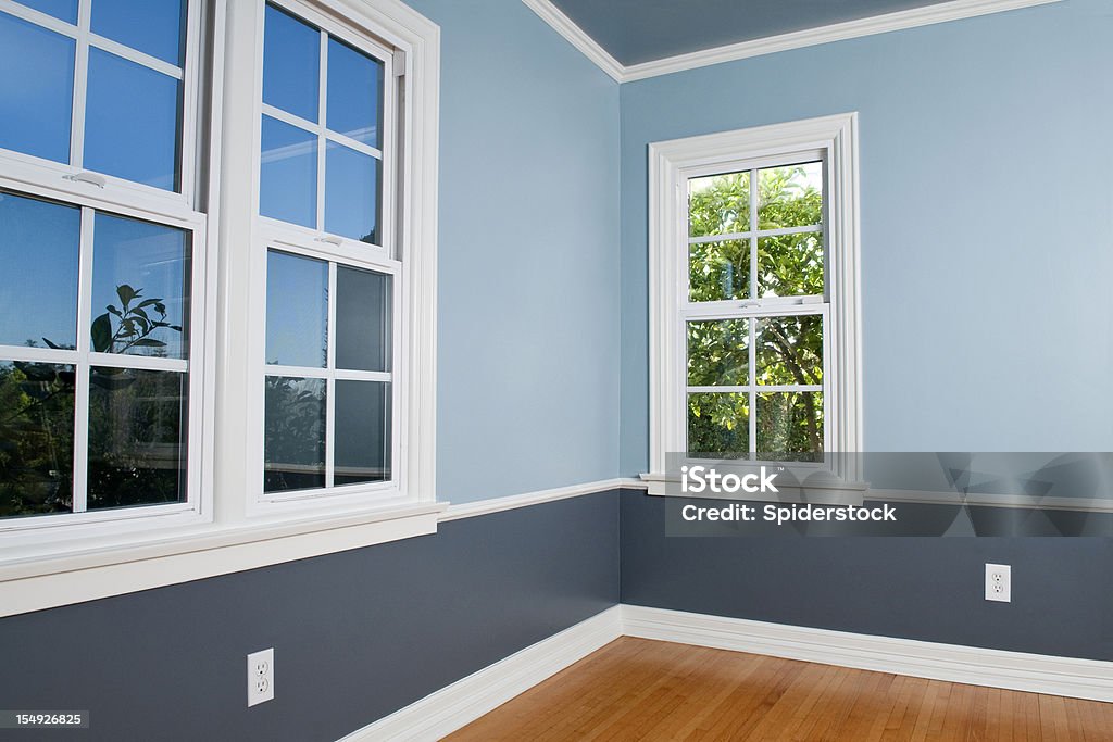 Habitación vacía con ventana - Foto de stock de Rodapié libre de derechos