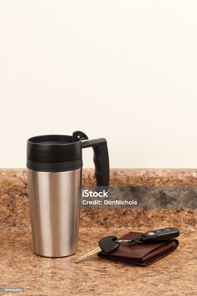 Кофе Термоса, Кошелек и ключи - Стоковые фото Без людей роялти-фри