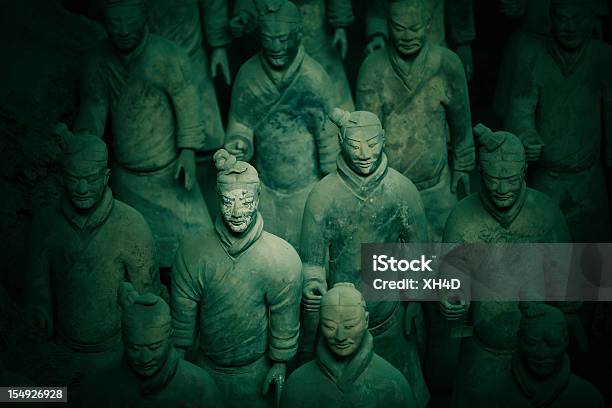 Esercito Di Terracotta Nella Tomba Di Qin Shi Huang - Fotografie stock e altre immagini di Adulto