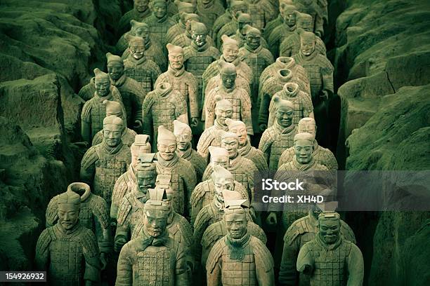 Cerâmica De Terracota Exército No Túmulo De Qin Shi Huang - Fotografias de stock e mais imagens de Xi'an