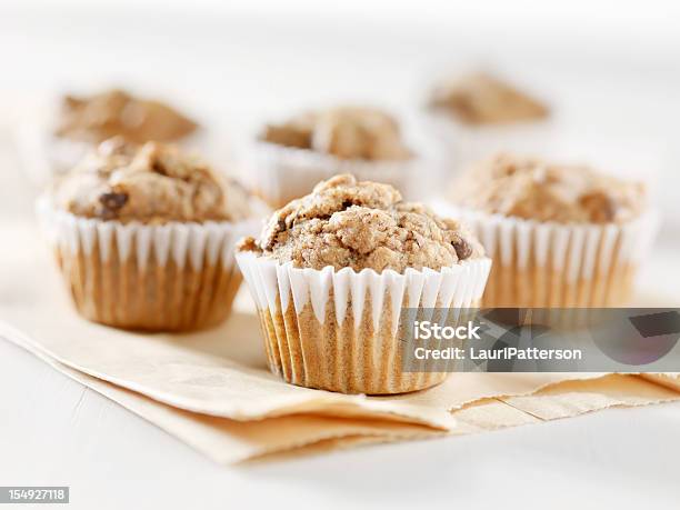 Glutenu Wolne Mini Z Czekoladą I Banan Muffiny - zdjęcia stockowe i więcej obrazów Muffin - Muffin, Mały, Weganin