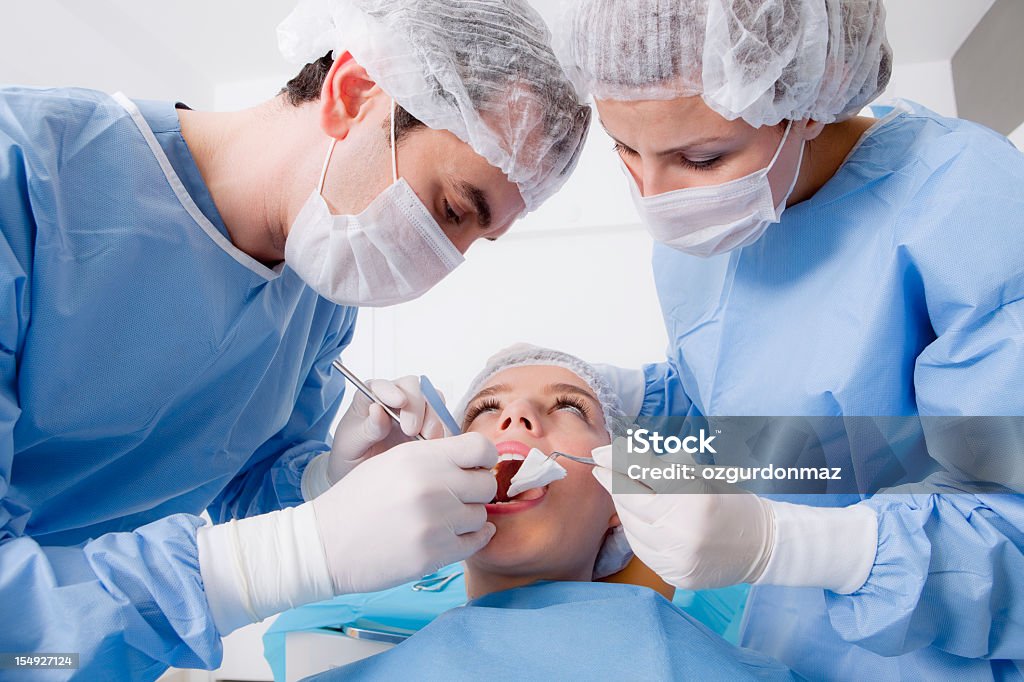 Cirugía de dentista - Foto de stock de Quitar libre de derechos