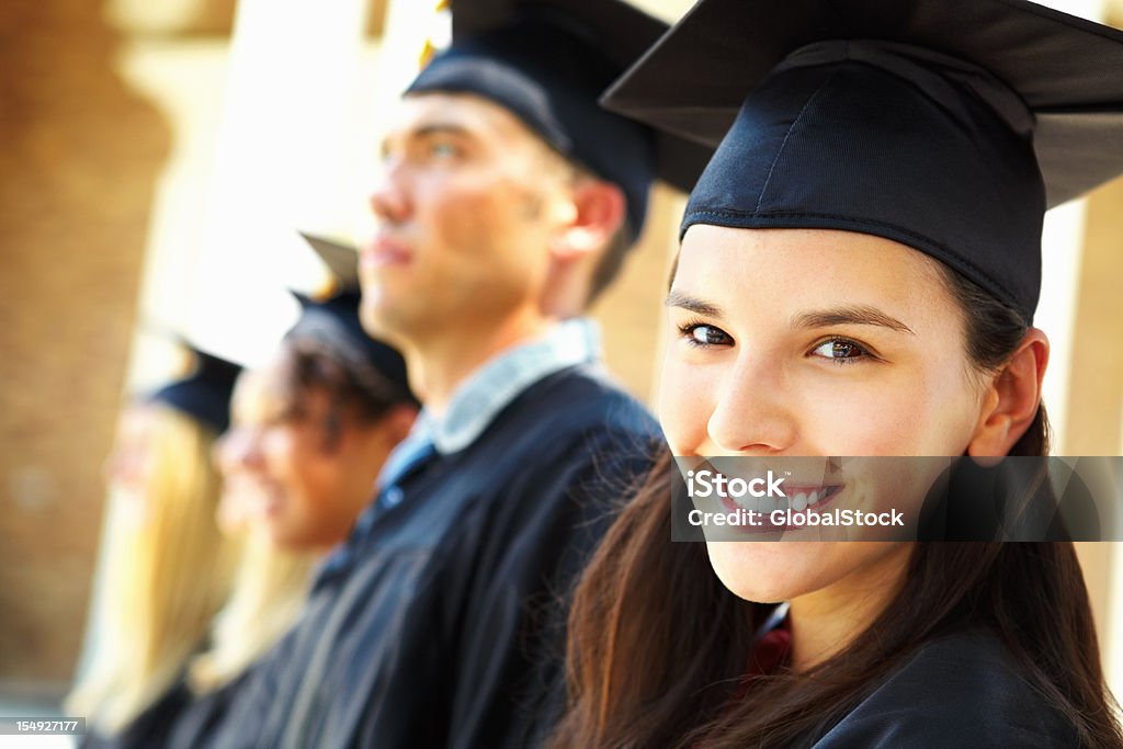 Primer plano de mujer feliz de posgrado - Foto de stock de Certificado libre de derechos