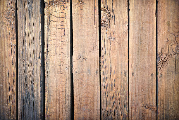 esposto alle intemperie e ruvido vecchio di tavole di legno - wood rustic close up nail foto e immagini stock