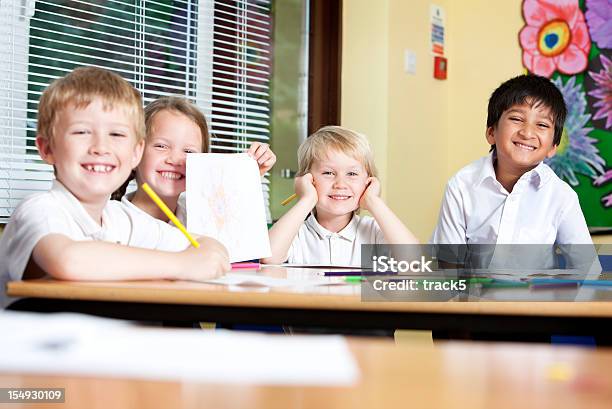 초등학교 행복함 웃는 얼굴 4 명에 대한 스톡 사진 및 기타 이미지 - 4 명, 4-5세, 6-7 살