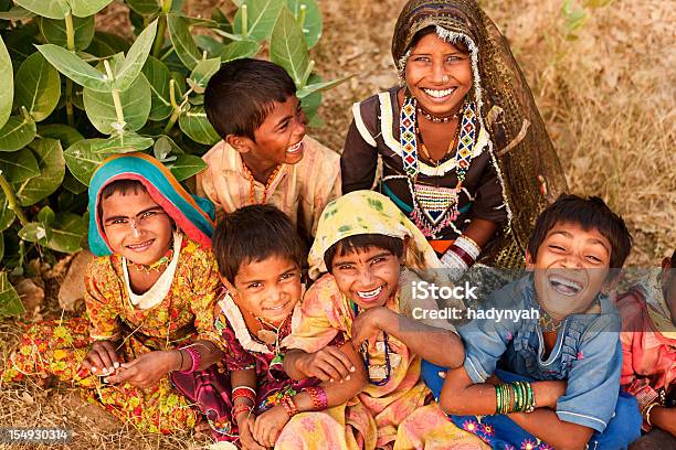 Grupy Indyjskich Dzieci Pustynia Village - zdjęcia stockowe i więcej obrazów Azja - Azja, Azjaci, Bieda - Problem społeczny
