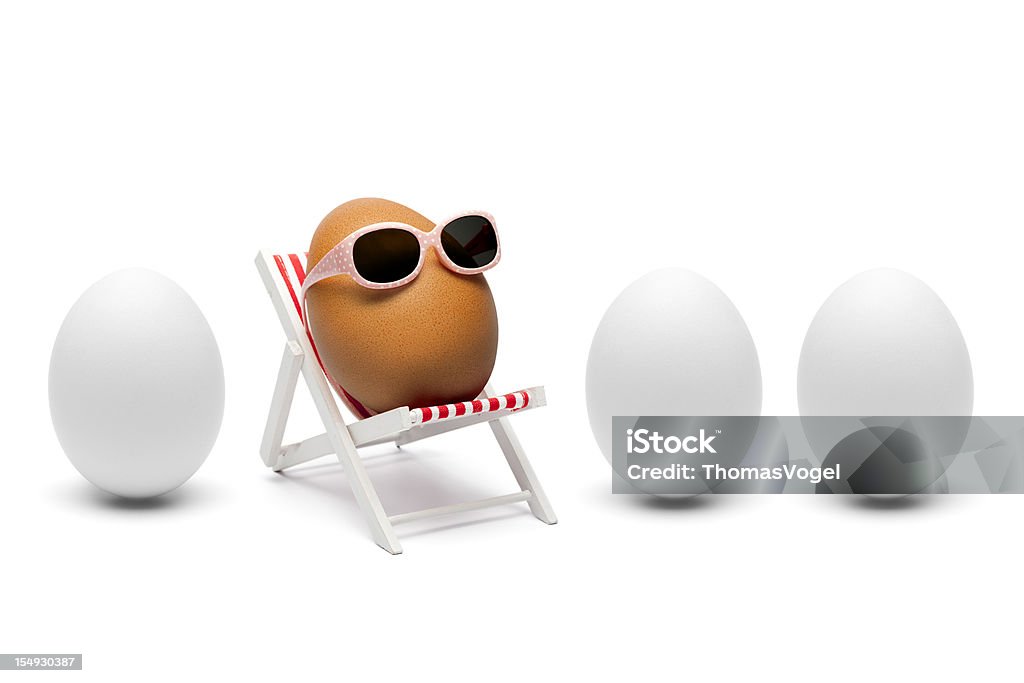 Секрет о коричневые яйца-Юмор Солнцезащитные очки lounger - Стоковые фото Юмор роялти-фри