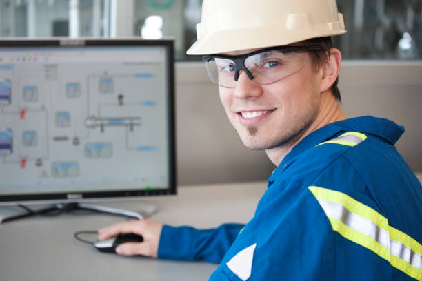 인부 컴퓨터 직장 내 - computer control room hardhat computer monitor 뉴스 사진 이미지