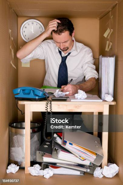 Foto de Escritório De Caixa e mais fotos de stock de Pequeno - Pequeno, Contemplação, Escritório