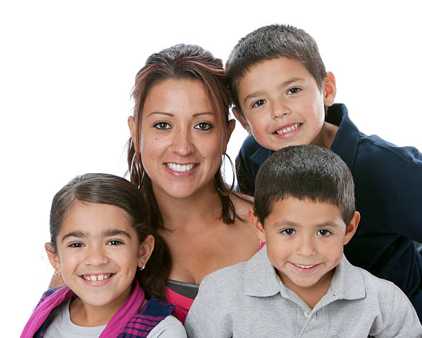 gente: familia hispana de hombros de la madre hija sons - sibling brother family with three children sister fotografías e imágenes de stock